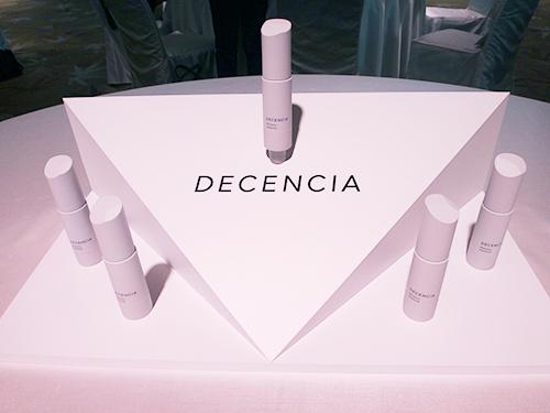 新発売の夜用美容液「ディセンシー　エッセンス」